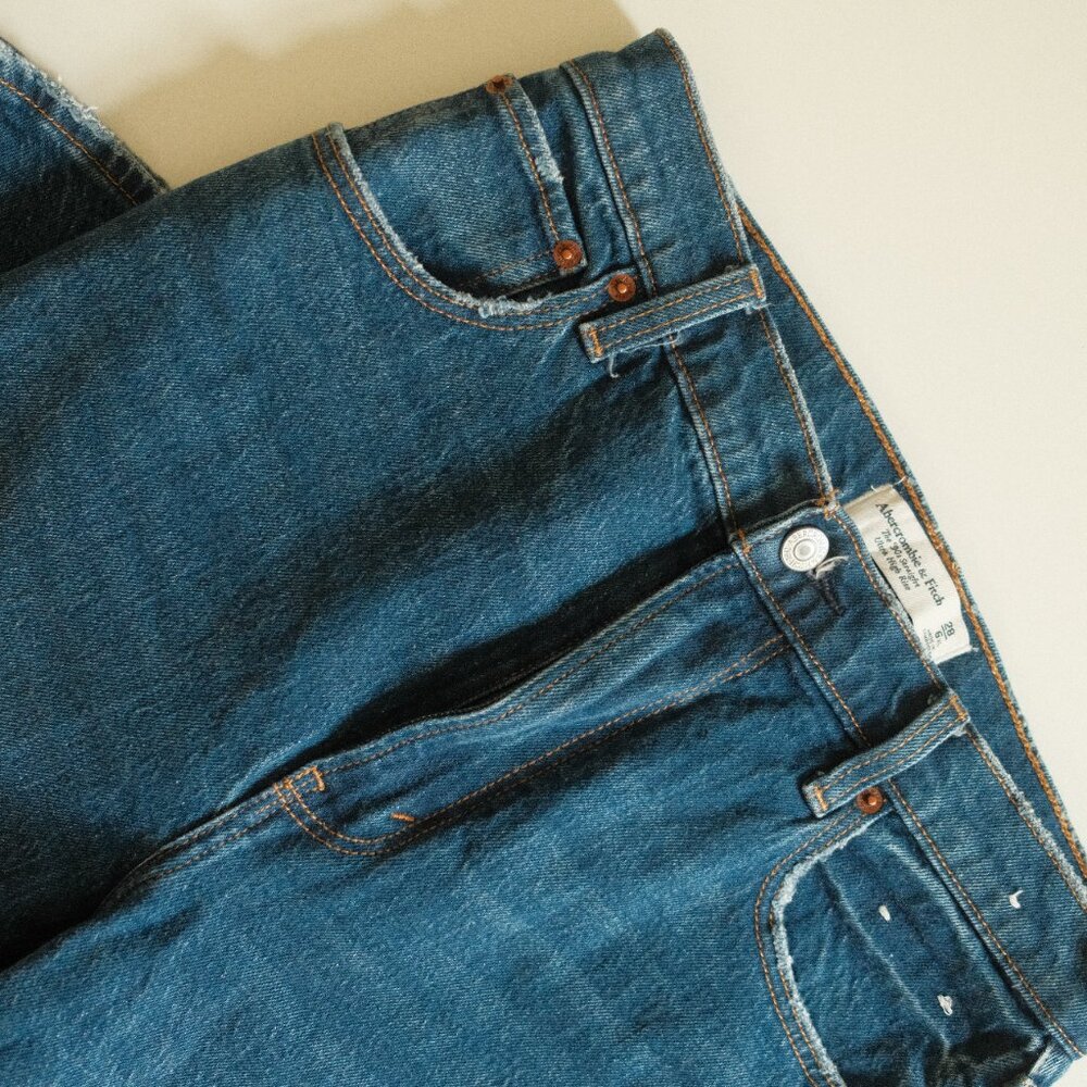 Abercrombie Ultra High Rise 90s Straight Jeans Dark Wash • Size 28XL